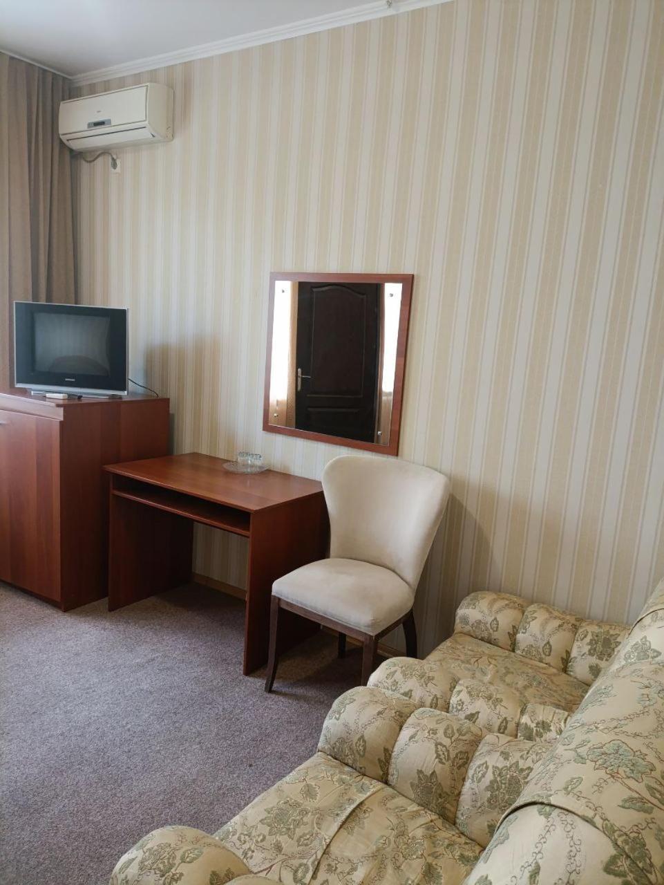 Kremin Hotel Kremenchuk Exterior foto