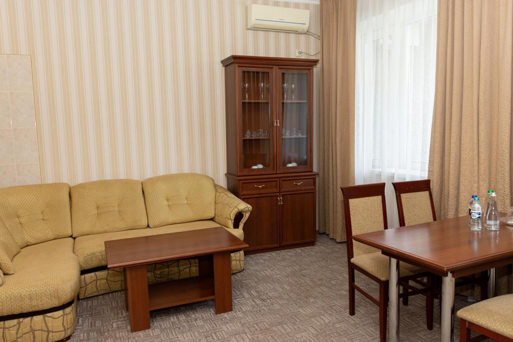 Kremin Hotel Kremenchuk Exterior foto