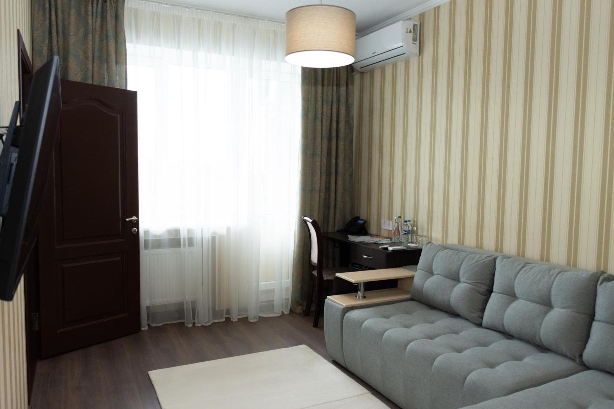 Kremin Hotel Kremenchuk Exterior foto