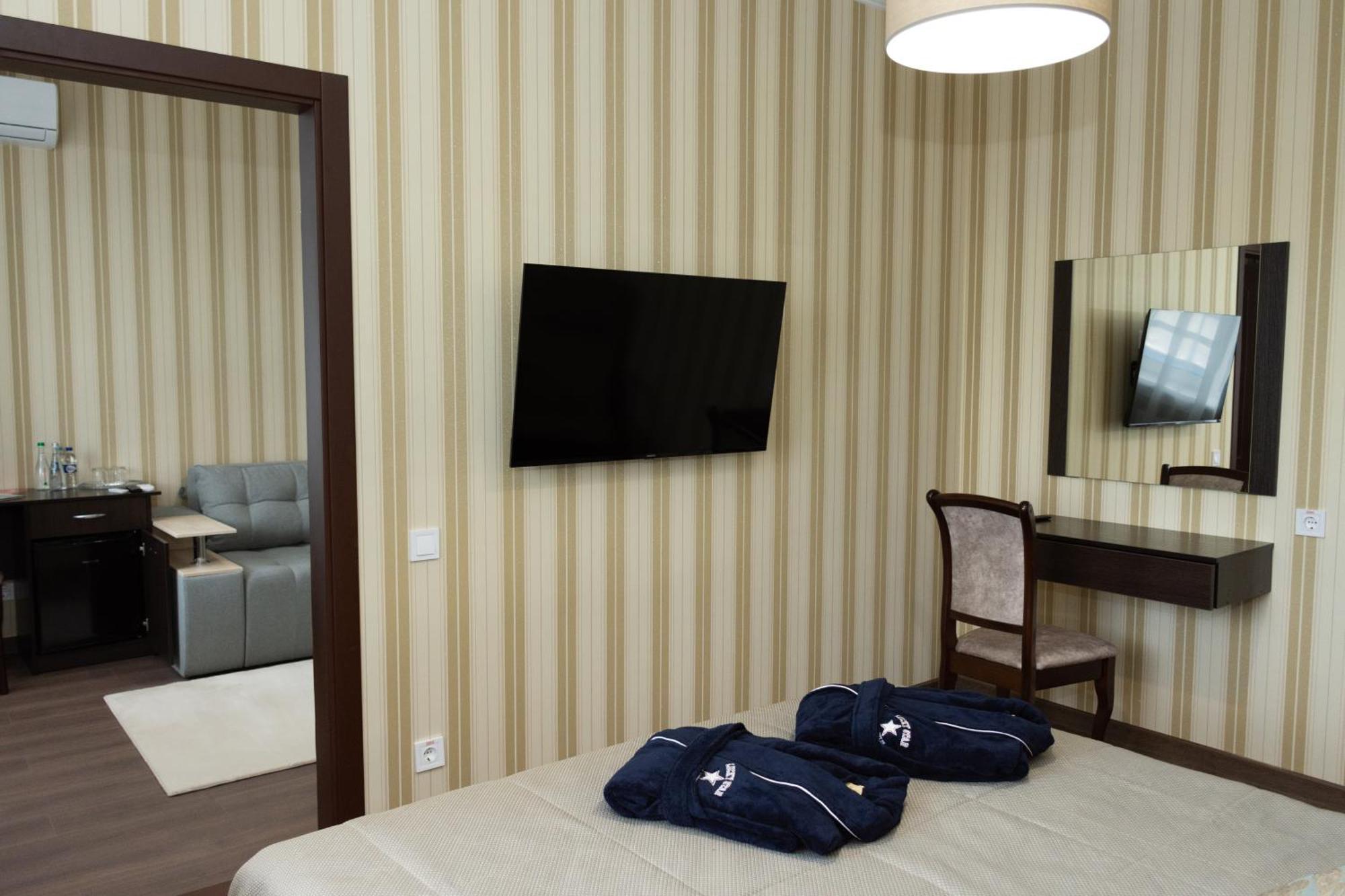Kremin Hotel Kremenchuk Exterior foto