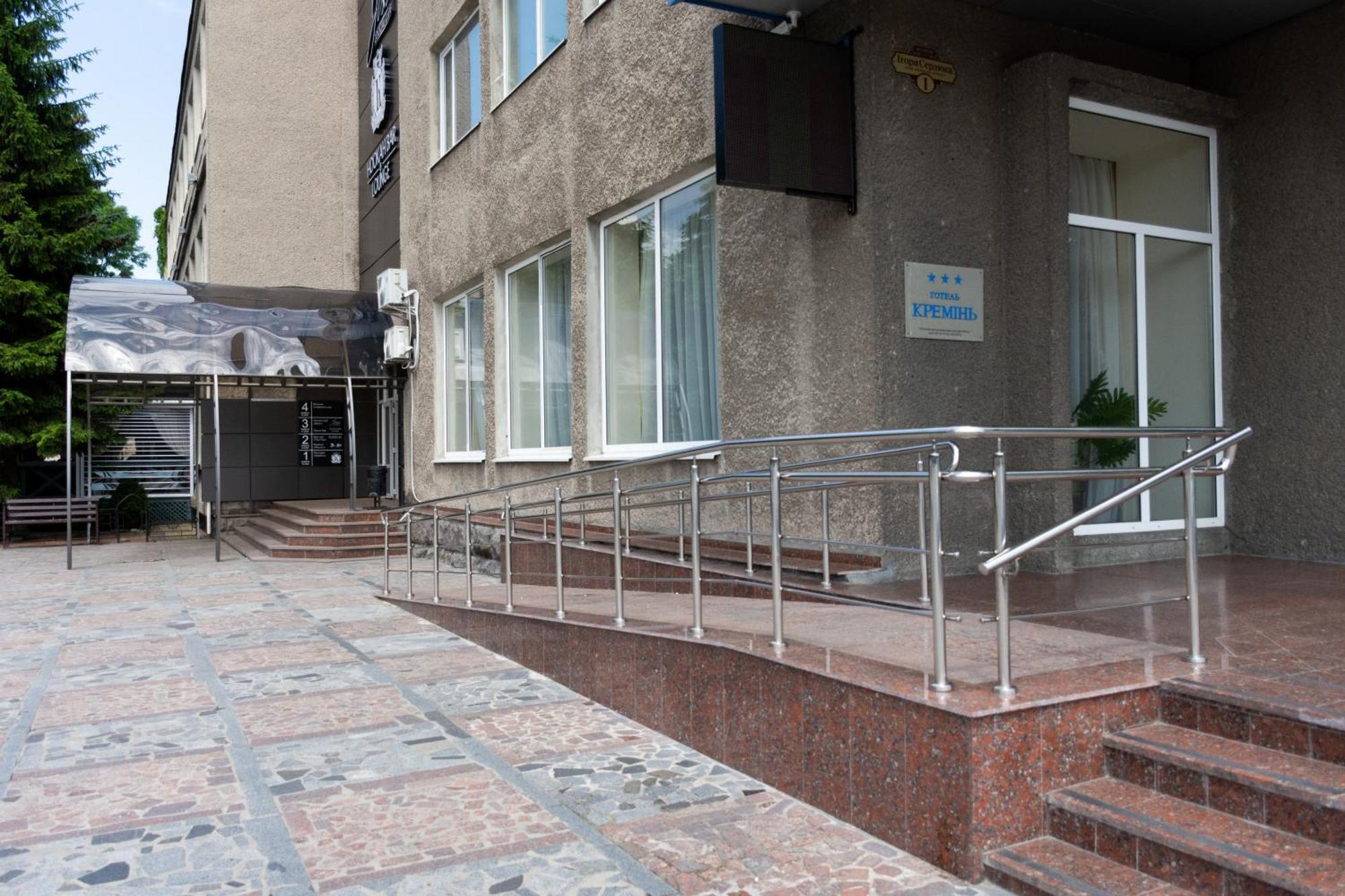 Kremin Hotel Kremenchuk Exterior foto