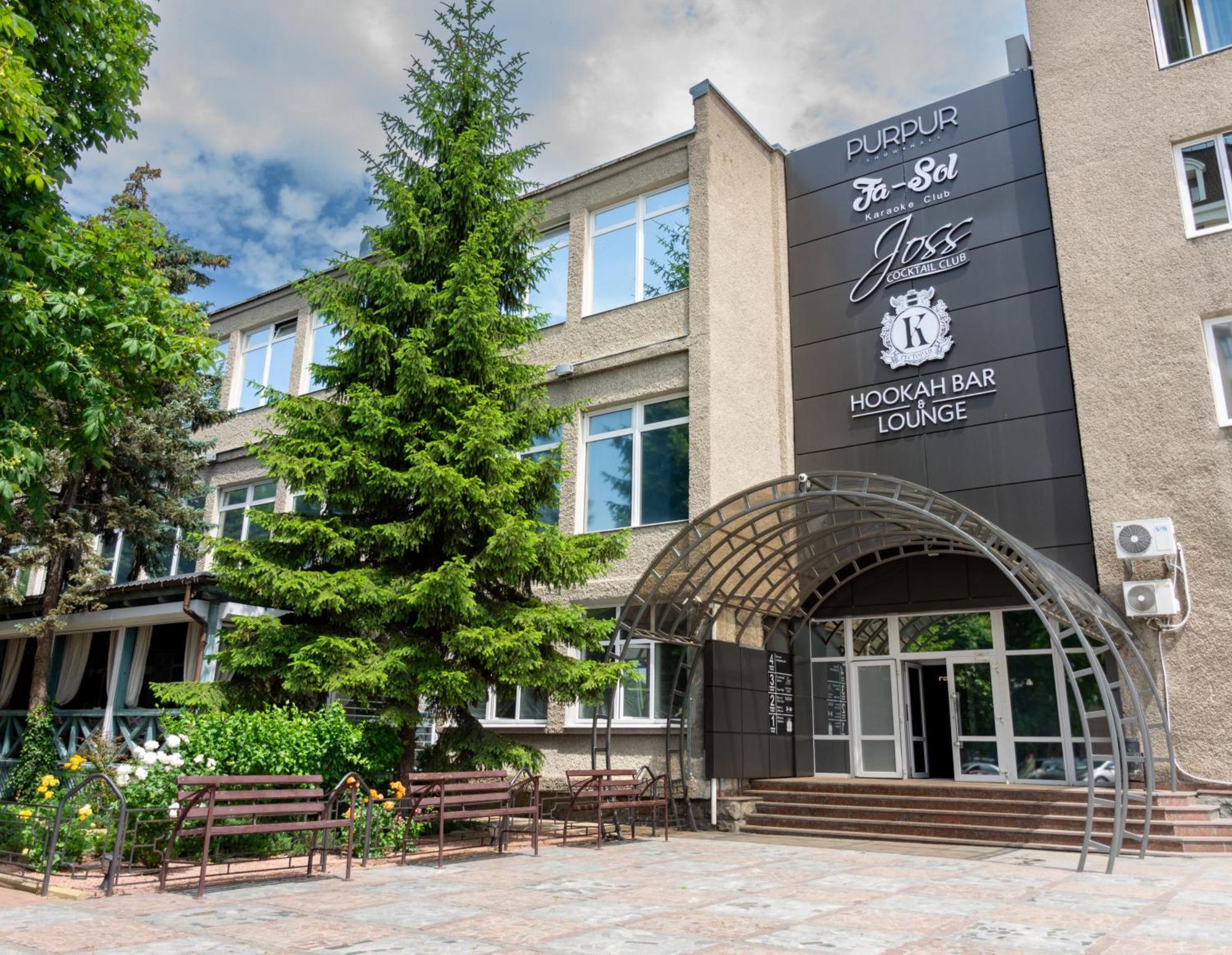 Kremin Hotel Kremenchuk Exterior foto