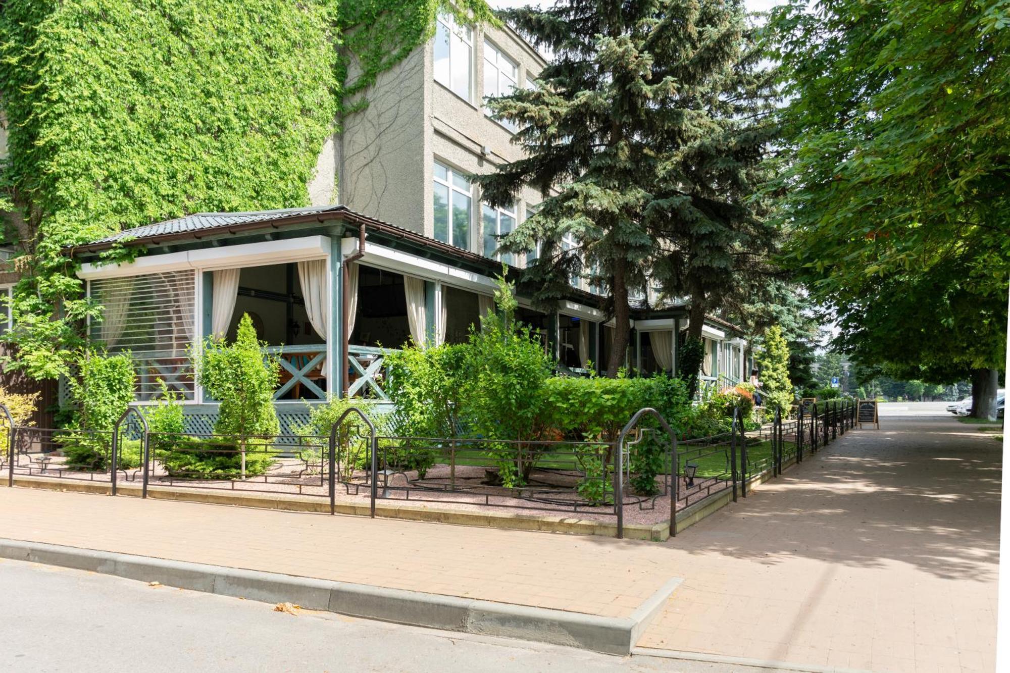 Kremin Hotel Kremenchuk Exterior foto