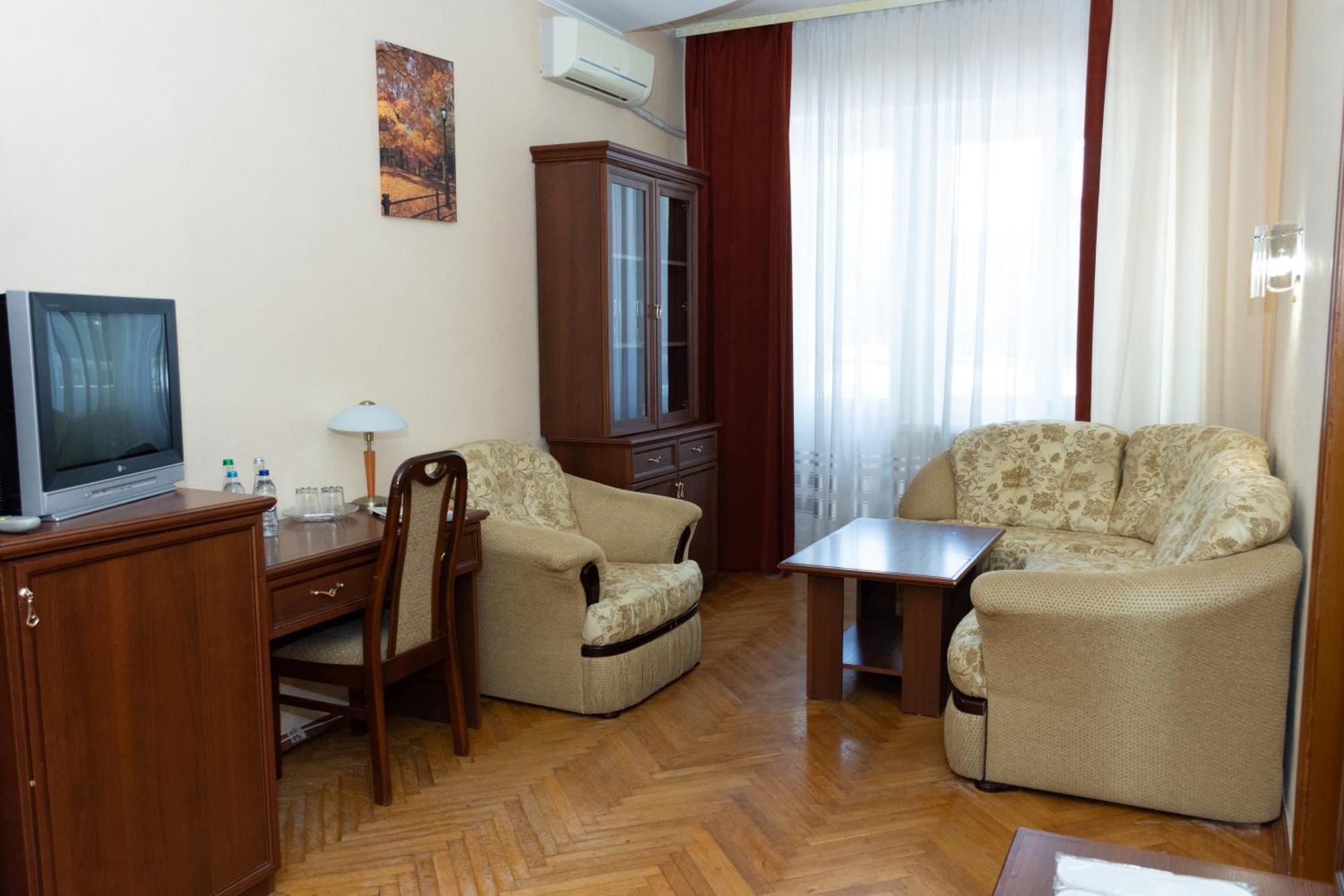 Kremin Hotel Kremenchuk Exterior foto