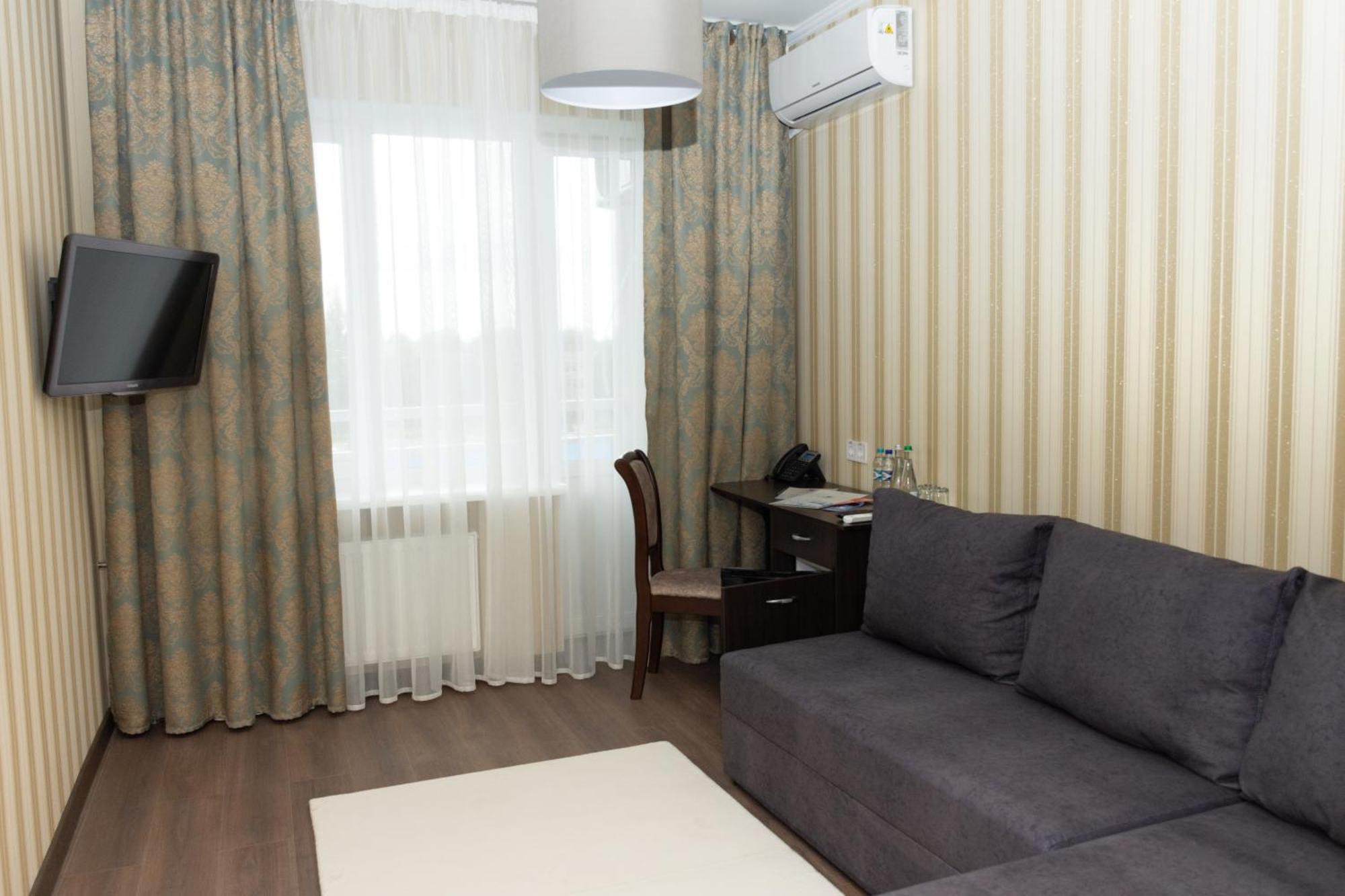 Kremin Hotel Kremenchuk Exterior foto