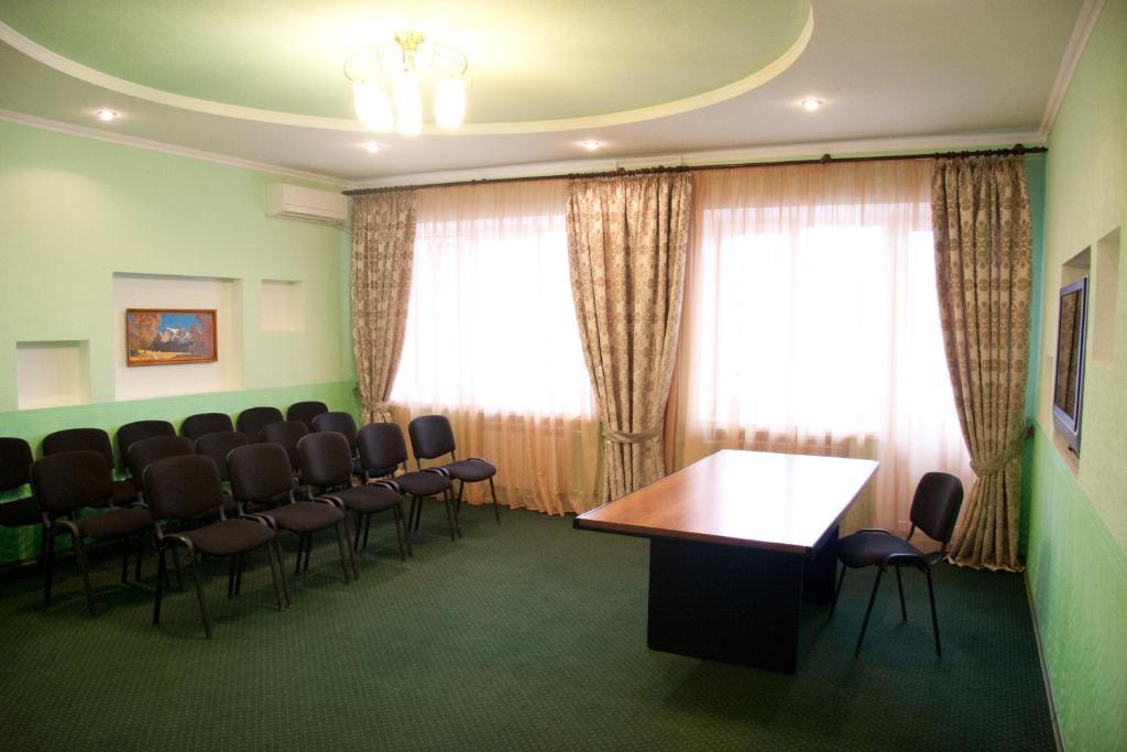 Kremin Hotel Kremenchuk Exterior foto